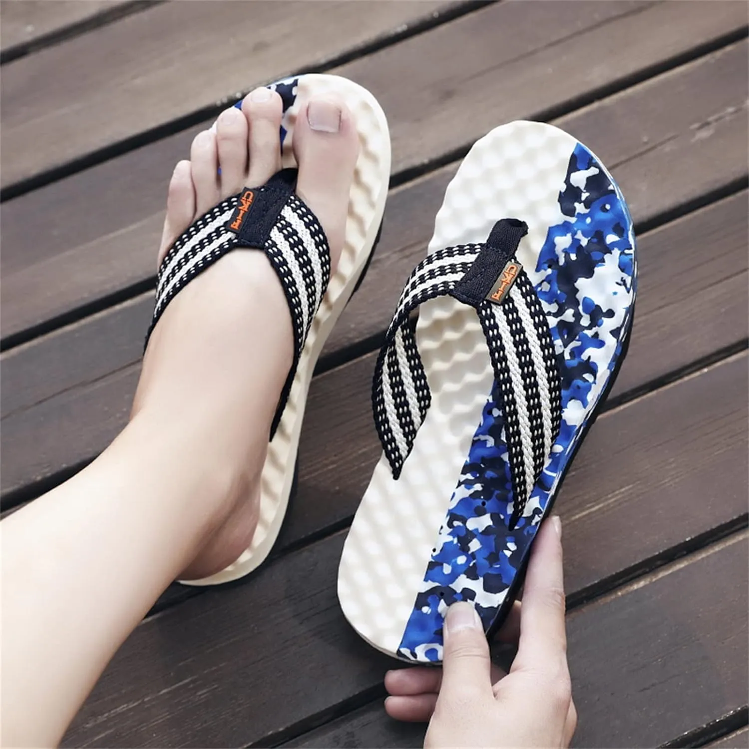 Fashion Summer Men Flip Flops Flat Bottom and Non Slip Light Slip On Comfortable Summer Flip Flops for Men