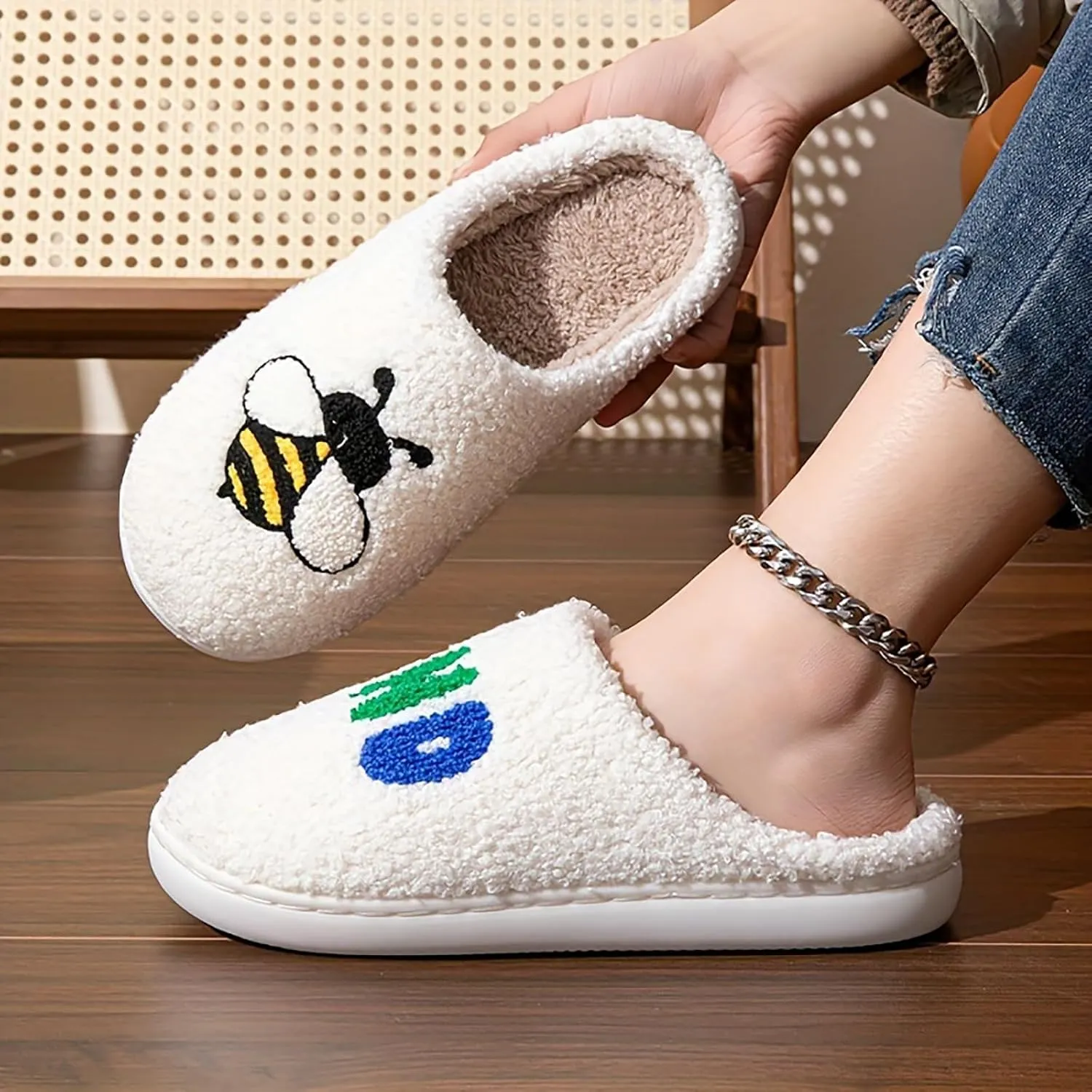 Fluffy Slippers plush Soft slippers Fuzzy Warm Cozy slippers Lightweight Memory Foamdurable base Indoor House Shoes