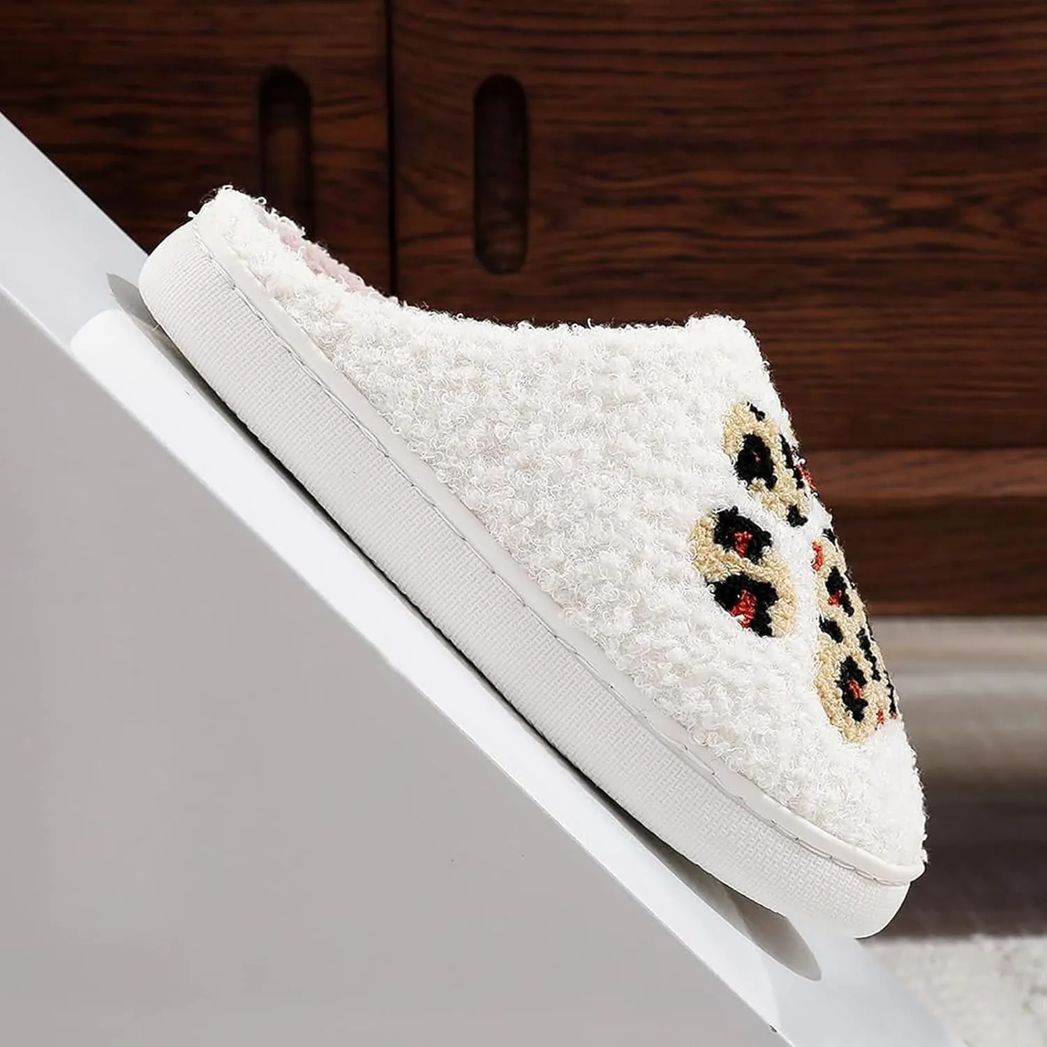 Fluffy Slippers plush Soft slippers Fuzzy Warm Cozy slippers Lightweight Memory Foamdurable base Indoor House Shoes