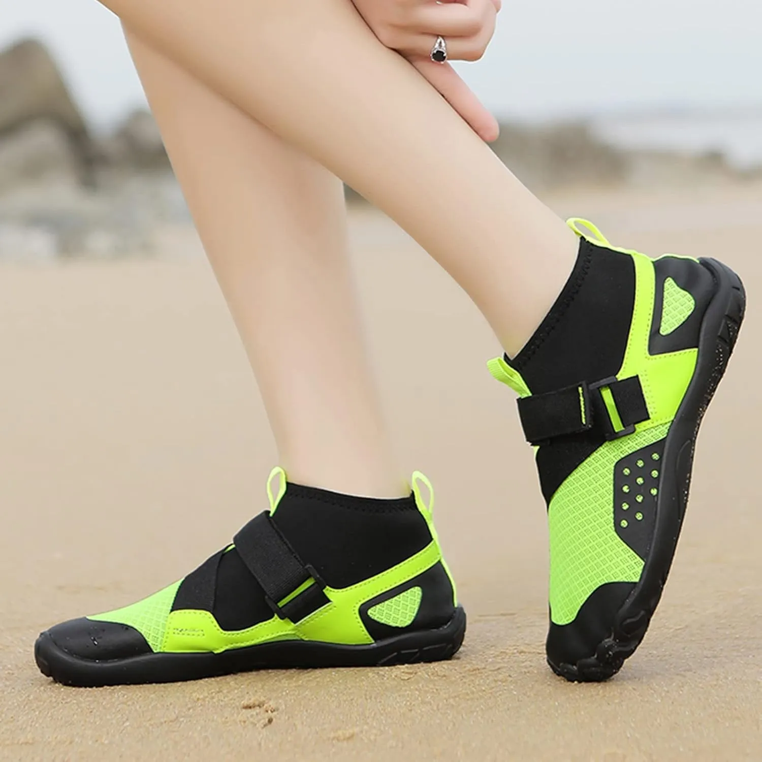 Men and Women Swimming Shoes Light Swimming Wading Diving Beach Shoes Women Yoga Skin Casual Sandals