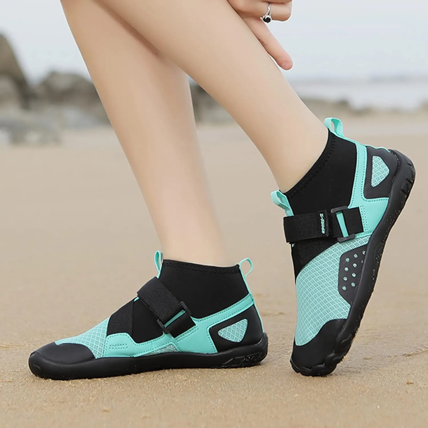 Men and Women Swimming Shoes Light Swimming Wading Diving Beach Women Yoga Skin Shoes Boots Men Sandals