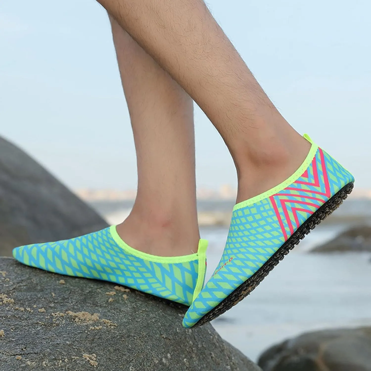 Men Sports Shoes Outdoor Sports Beach Shoes Breathable Quick Drying Swimming Soft Men Slip on Sneaker