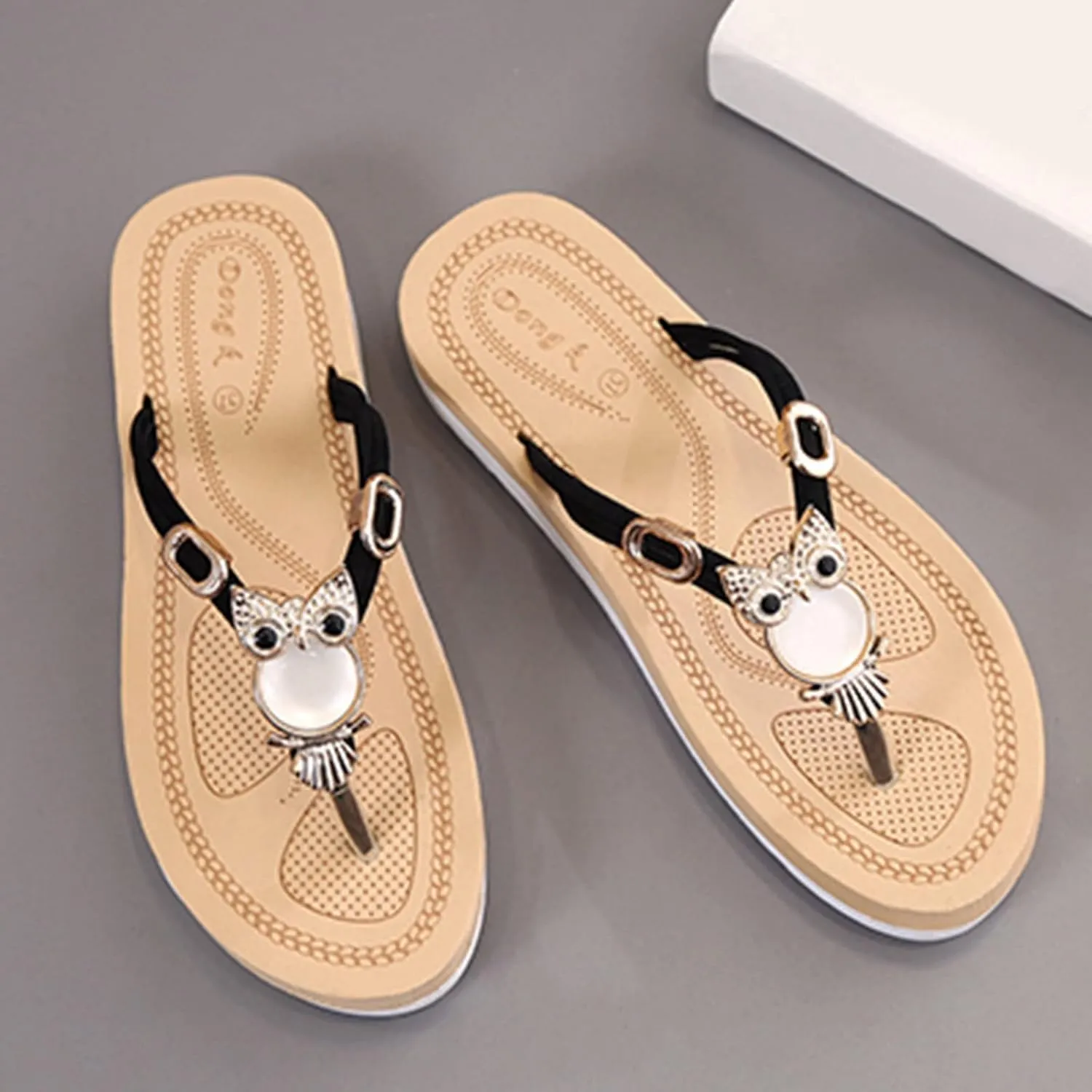 Women's Platform Slippers Flat Flip Flops Beach Slides For Women Slides Light weight Comfortable Casual Sandals