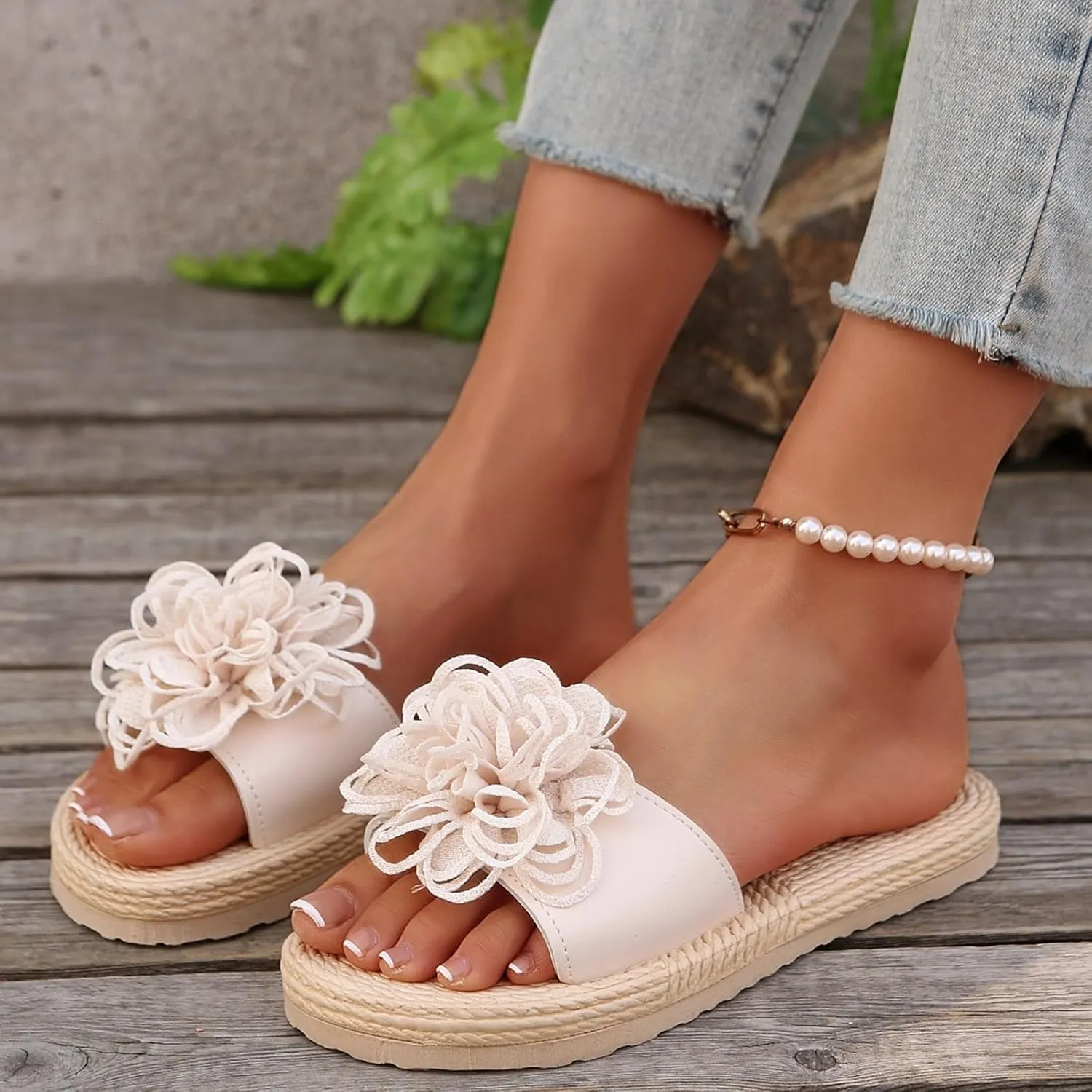 Women's Straw Footbed Slide Sandal Comfortable Summer Casual Sandals with Cute Flower Single Band Flats Slides 2025